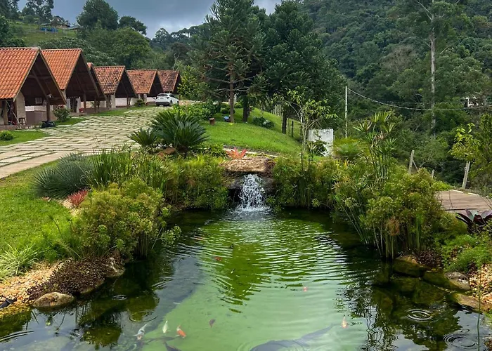 Chales ElliottiPousada Monte Verde